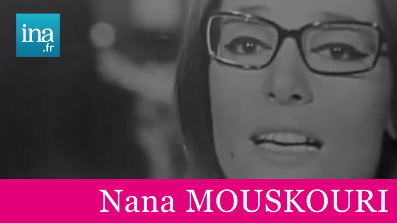 Nana Mouskouri "L'enfant au tambour" (live officiel) - Archive INA