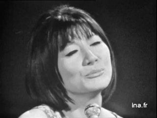 Tiny Yong chante "Le bonheur"