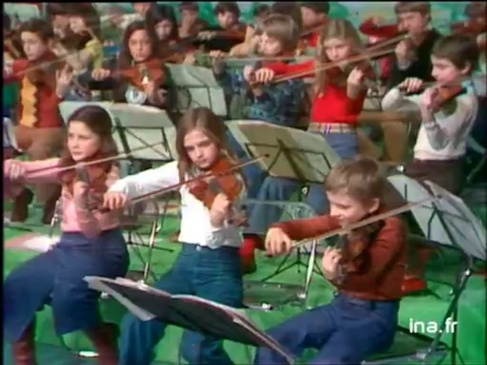 Un orchestre d'enfants dirigé par Alfred Loewenguth