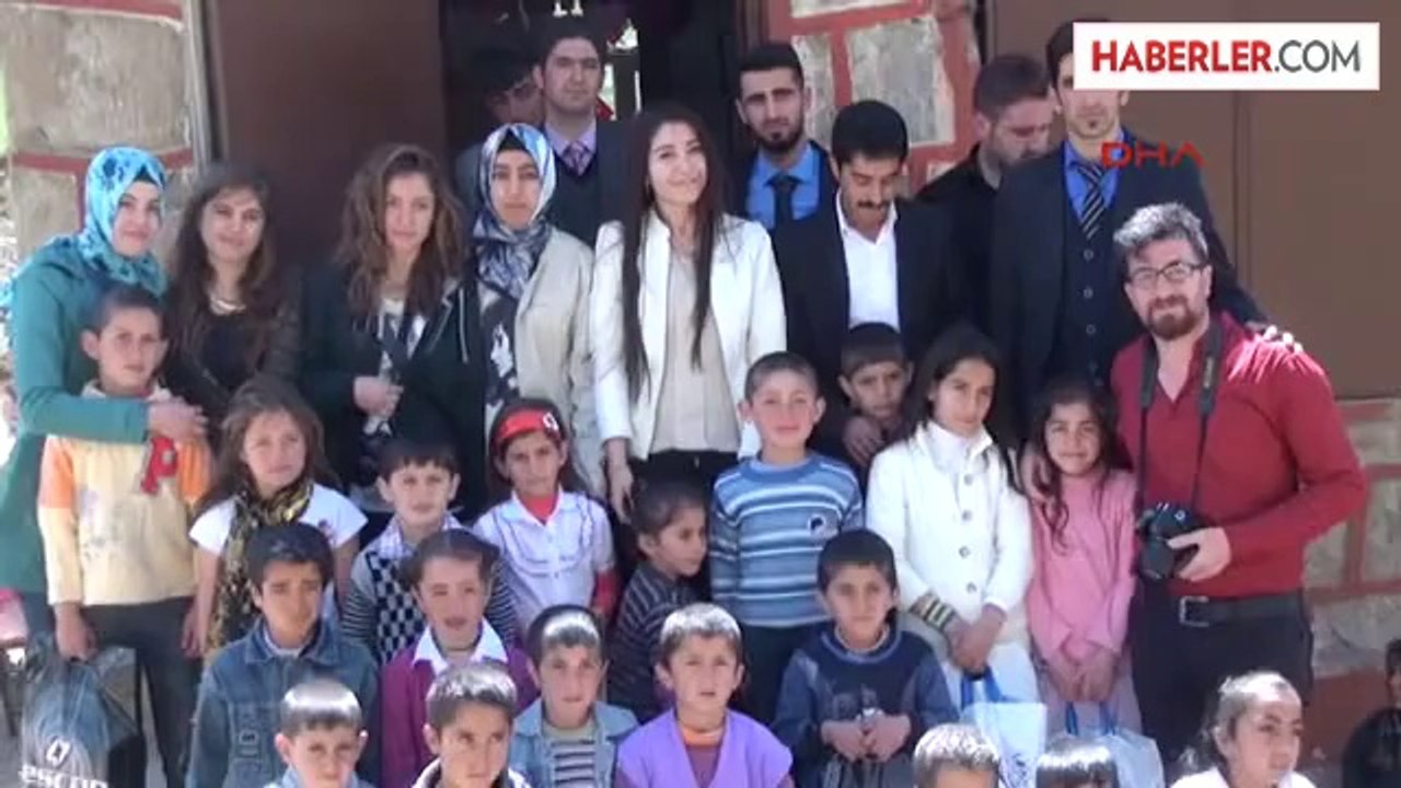3 Ay Harçlıklarını Biriktirip Çocuklara İkinci Bayramı Yaşattılar