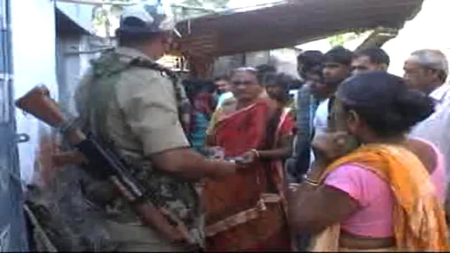 Maldah voters stranded after EVM develops snag