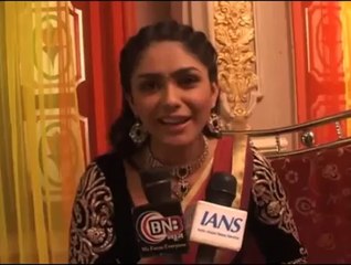 Kumkum Bhagya : Suresh proposes to Bulbul ? - IANS India Videos