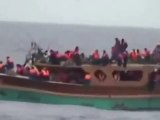 Siracusa - La nave Aliseo salva 169 persone su un barcone (22.04.14)