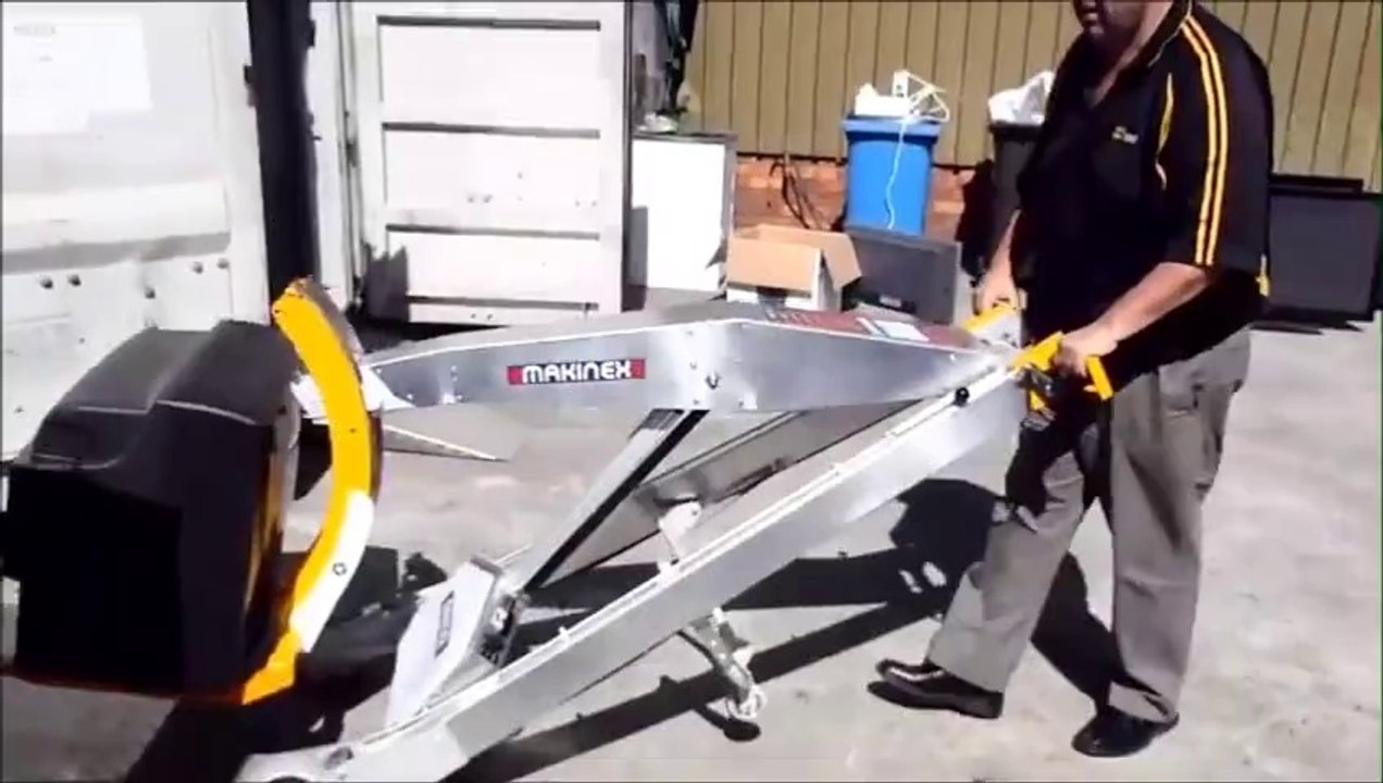 MAKINEX® Powered Hand Truck PHT140 Container Loading video Dailymotion