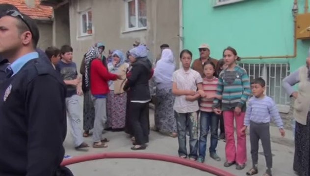 Yahgından bir anne ve 4 çocuk son anda kurtarıldı