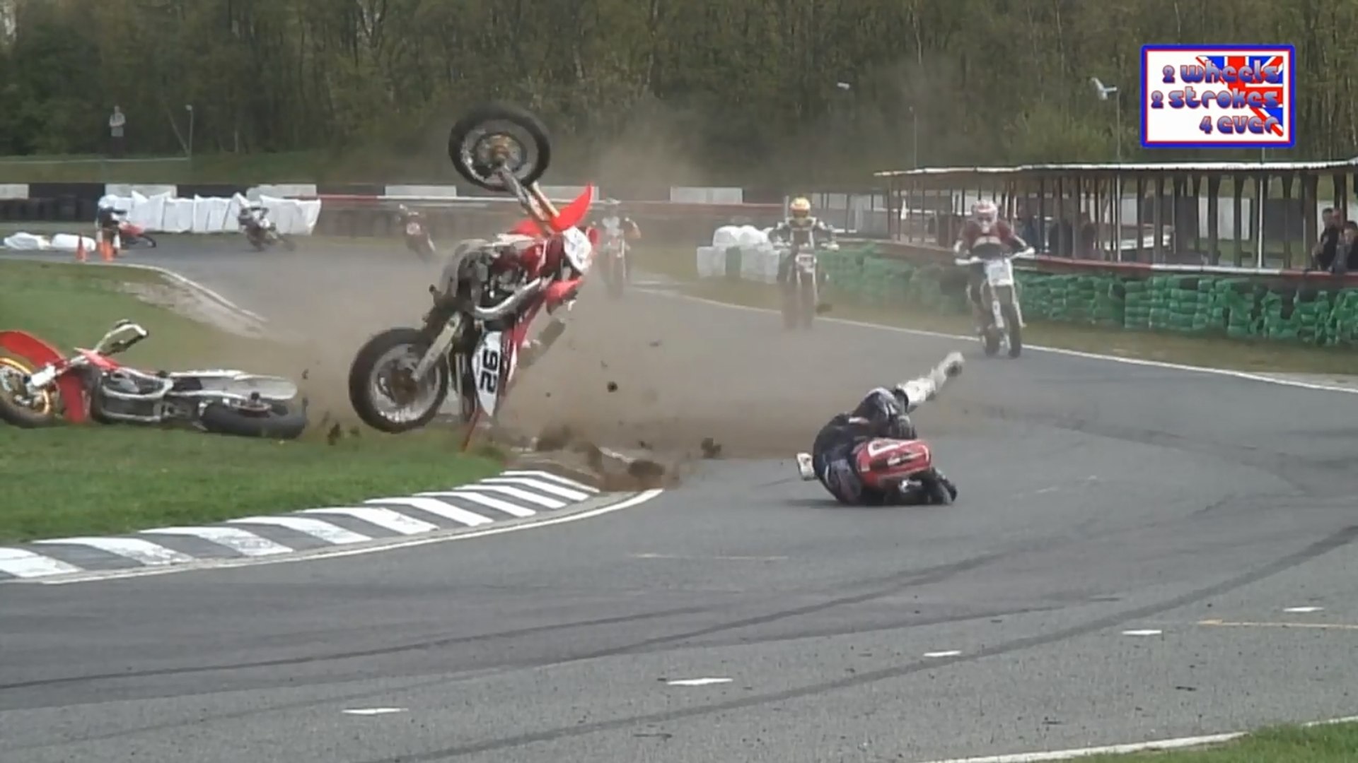 ⁣BIG CRASH - British Supermoto
