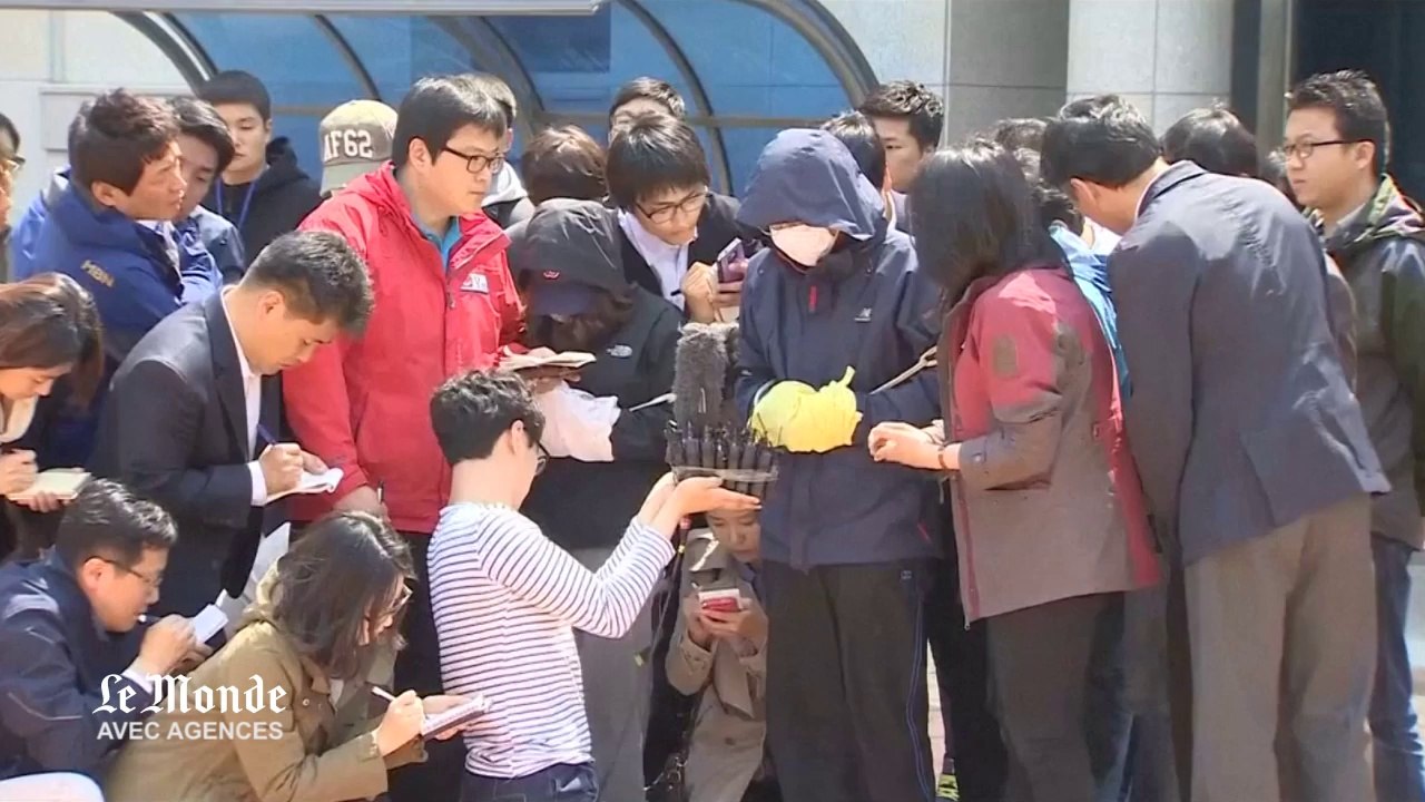 Ferry naufragé en Corée : l'équipage assure avoir « reçu l'ordre » d'abandonner le navire