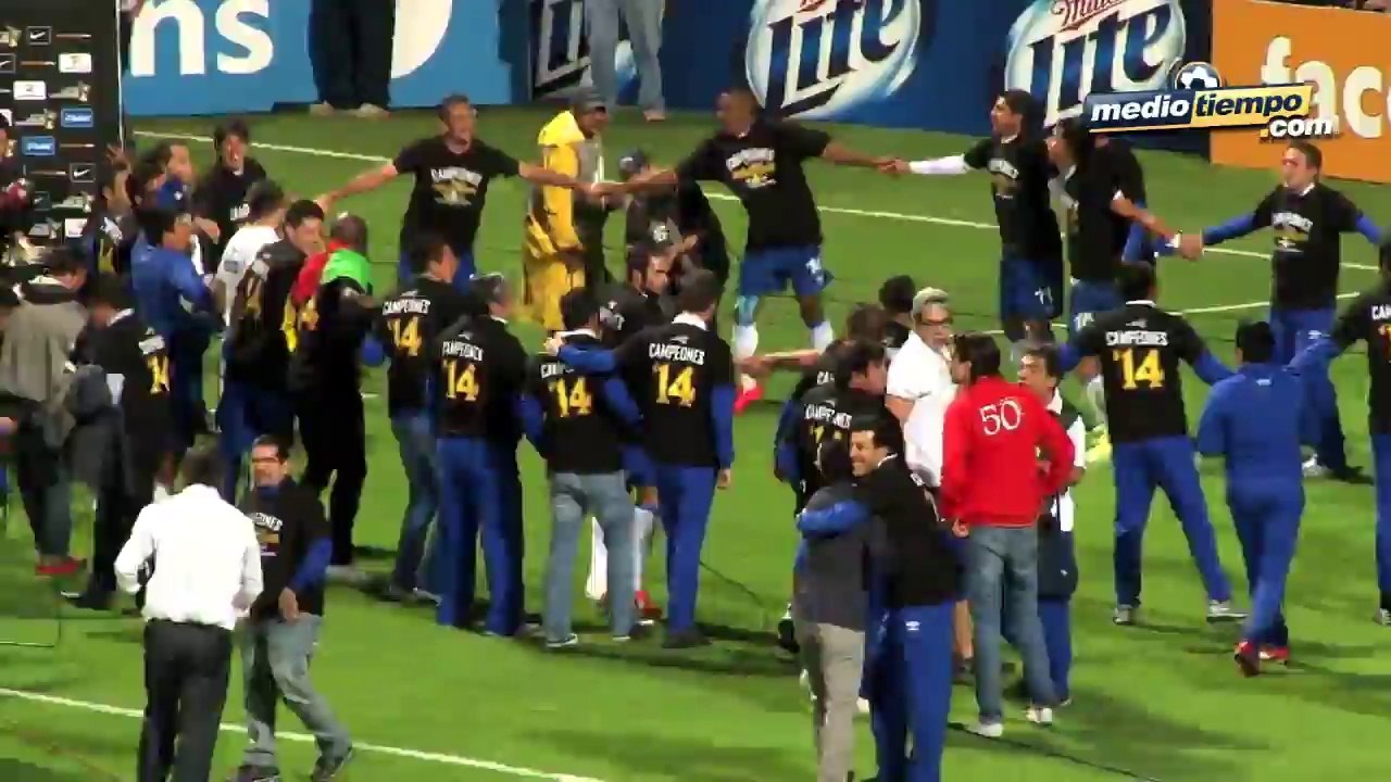 Esta noche es azul: Gerardo Flores