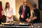 Kate Middleton et le Prince William apprentis DJ - ZAPPING ACTU DU 24/04/2014