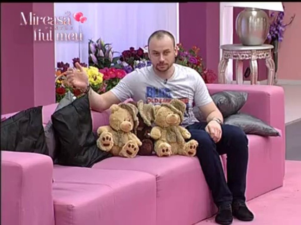 oana mananca si vio se joaca cu plusurile 24.04.2014