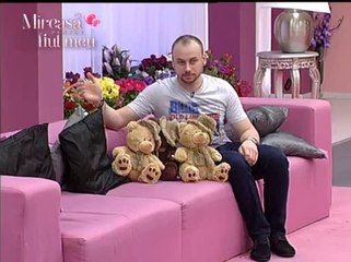 oana mananca si vio se joaca cu plusurile 24.04.2014