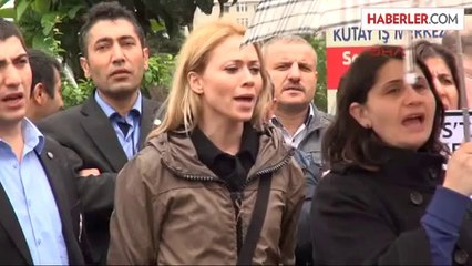 Kadınlardan Yağmur Altında Protesto