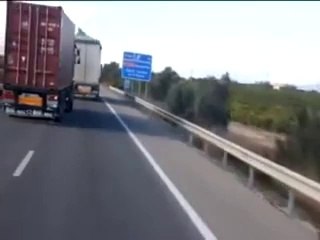 Choc- Un camion sous l'effet du vent