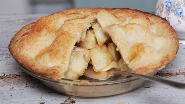 Homemade Apple And Cinnamon Pie Recipe