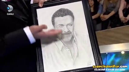 Beyaz'ın Portresini Çizen Kızla Geyik Yapması