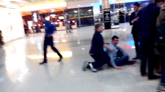 Russe qui test l'Oculus Rift : grosse crise de panique!