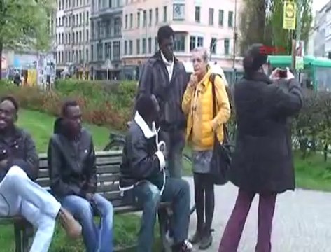 Berlin'de mültecilerin açlık grevi devam ediyor halkinhabercisi.com