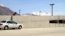 Tricks de Parkour sur une voiture!