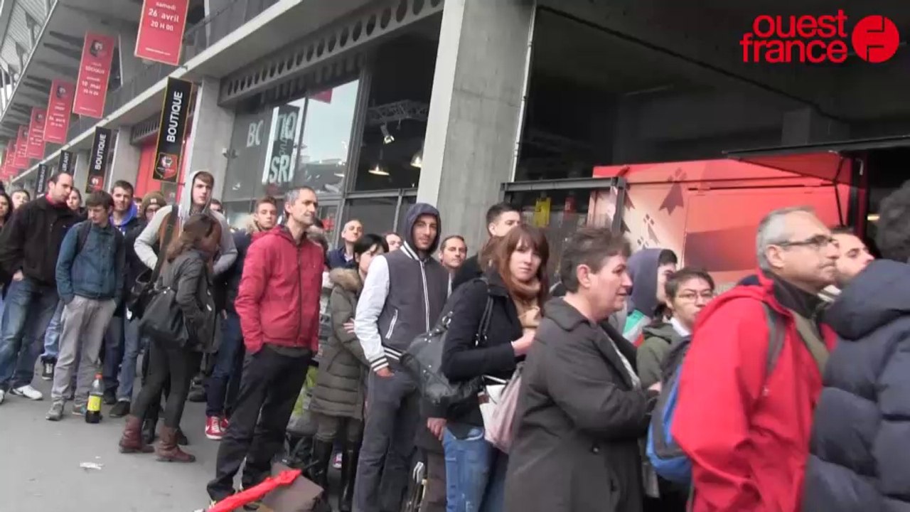 Finale de la Coupe de France : la longue file d'attente des supporters rennais
