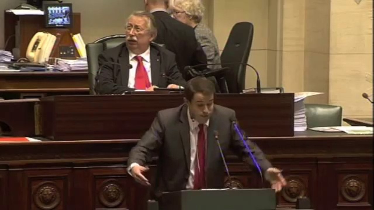 Je vous laisse entre francs-maçons, sionistes, carriéristes,... pedo... ah non pas ça !