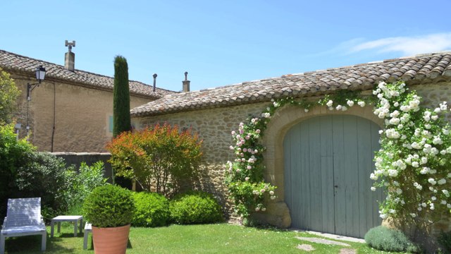 A LOUER Mas en Provence - Luberon - 8 pièces - 250 m² - 5 chambres - Piscine