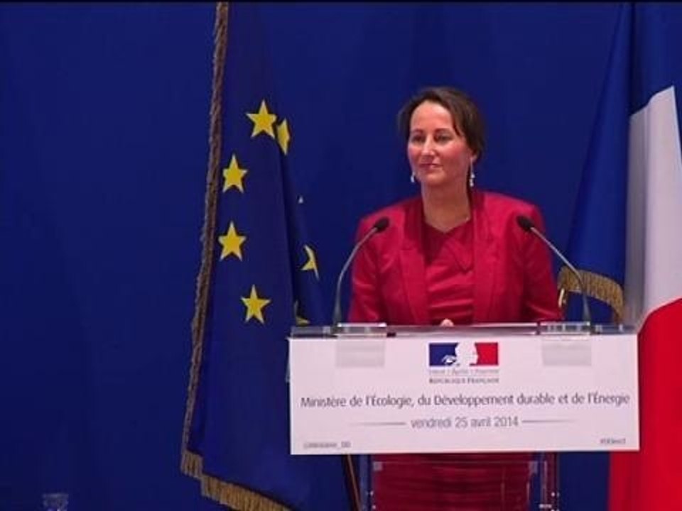 Ségolène Royal et les décolletés: "Franchement j'ai d'autres préoccupations" - 25/04