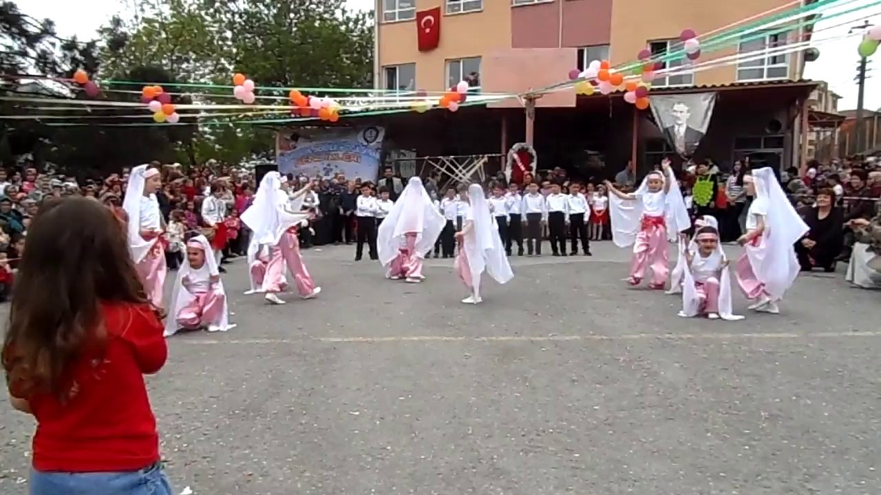 A.ZEKİ ATALAY OKULUNDA 23 NİSAN