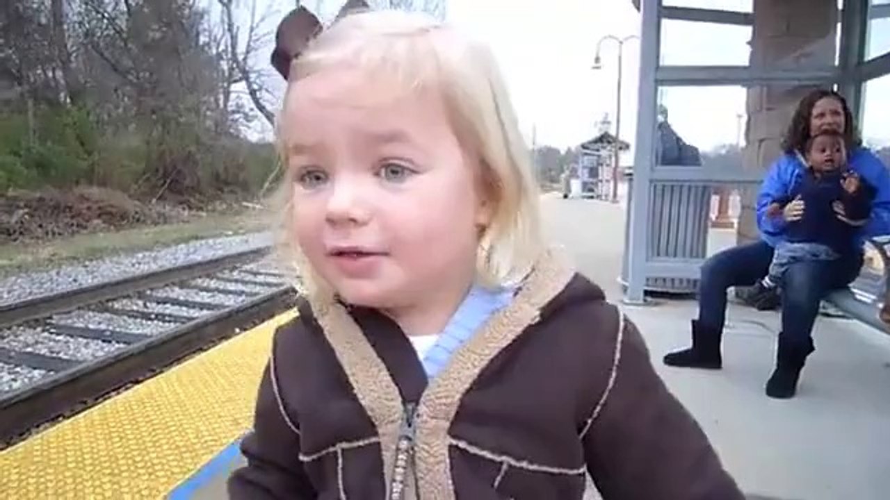 Hayatında İlk Defa Tren Gören Çocuğun Heyecanı
