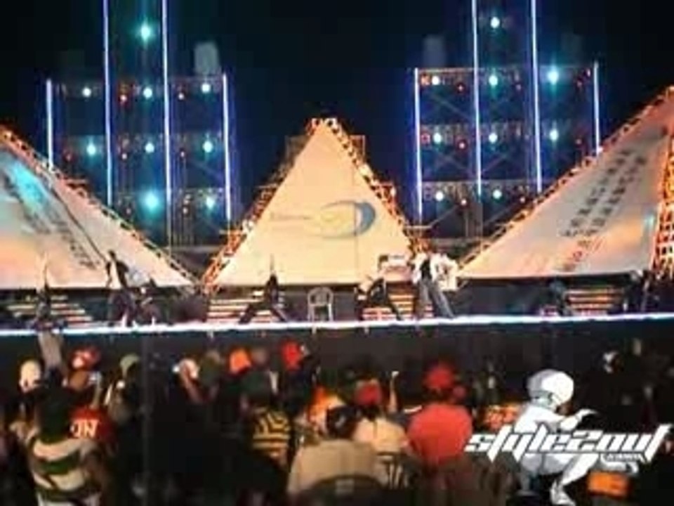 Expression Crew - Marionette Performance