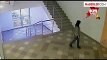 Genç Kız Kendini Merdiven Boşluğundan Aşağıya Attı