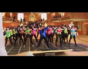 Rishi does a 'Thumka' with hot girls - IANS India Videos