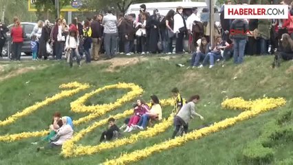 Fenerbahçeli Kadın ve Çocuklar 1 Kilometrelik Kuyruk Oluşturdu