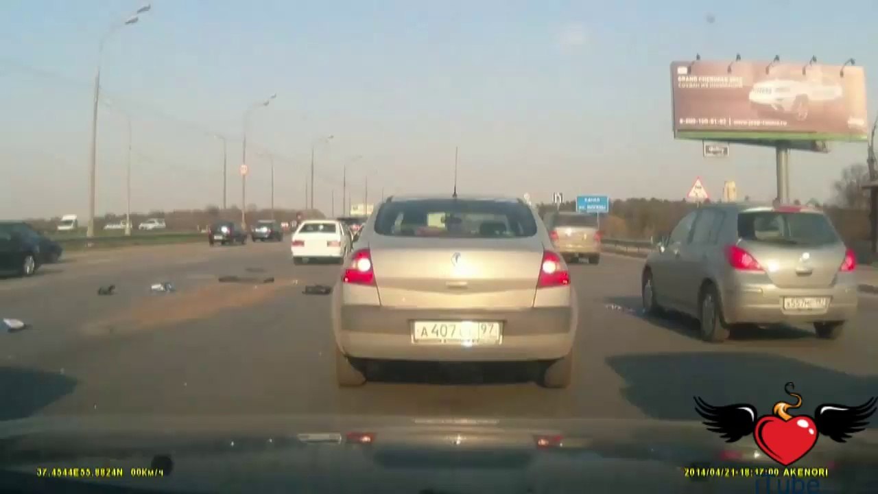Russia,esplosione di un'auto per strada