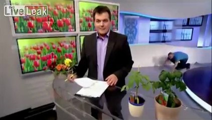 Yayın Sırasında Yakalanmamaya Çalışan Eleman