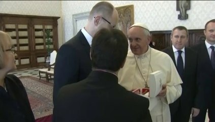 Ukraine : le pape offre un stylo pour "écrire la paix" avec la Russie