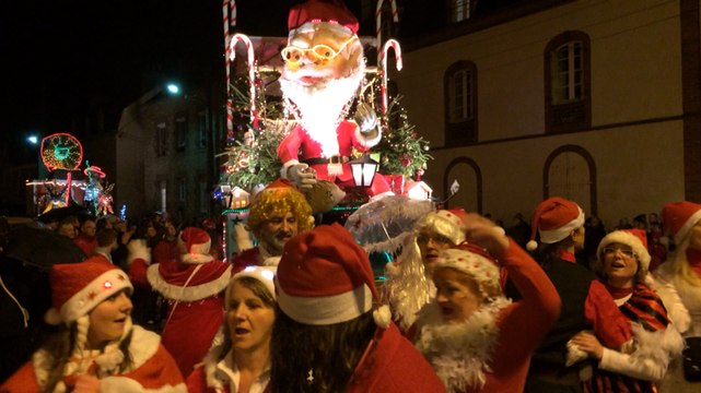 Carnaval des Gais Lurons à Vitré : le défilé nocturne bat son plein