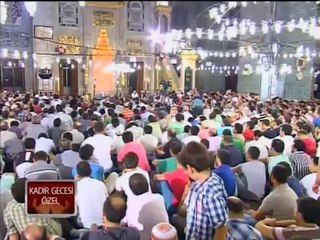 Yüzünü hanif olarak Allah'ın insanları üzerinde yarattığı fıtrat dinine çevir!