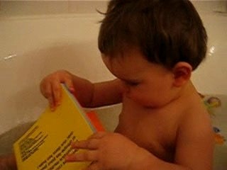 Clément dans le bain