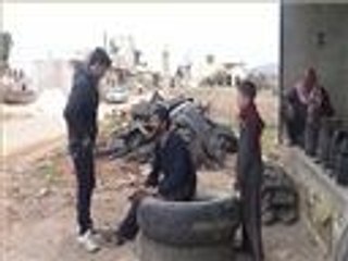 ورشة أبو يزن لتصنيع الأواني المنزلية من الإطارات التالفة