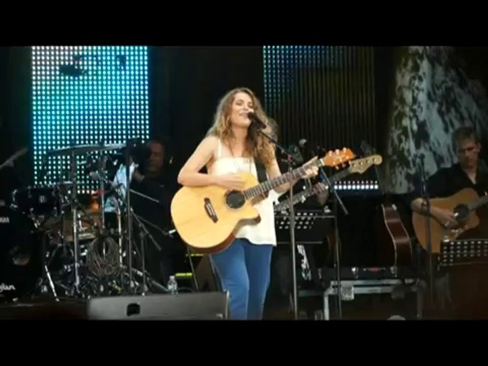 Emma Daumas - tout le monde chante contre le cancer !