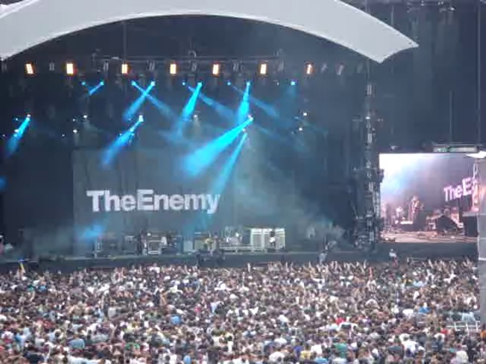 The Enemy - Sing When You're In Love
