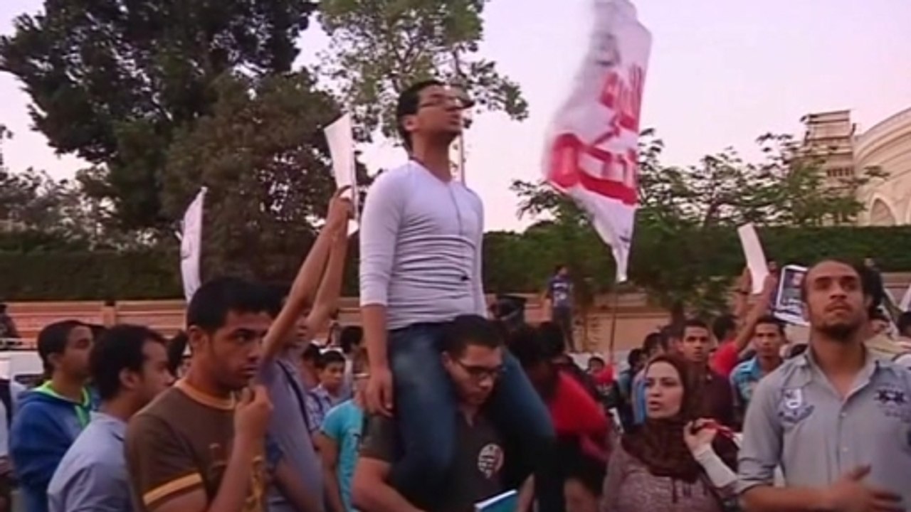 Opponents march against of law restricting right to protest in Egypt