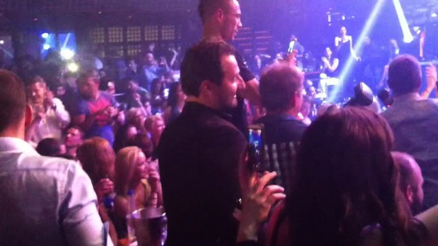 Ο Ζέκα στην πίστα και χορός με το Κύπελλο