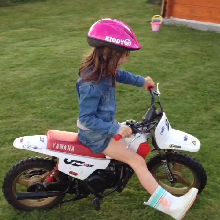 1er tours de roues de Loane part 2