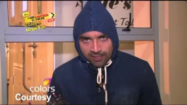 Khatron Ke Khiladi : Ice rain kills Gauahar - IANS India Videos