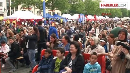 Köln'de Çoşkulu 23 Nisan Şenliği