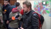 Los rebeldes del este de Ucrania toman tres nuevos rehenes