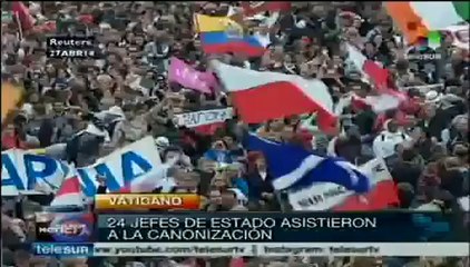 Entrega Elías Jaua copia del Plan de la patria al Papa Francisco