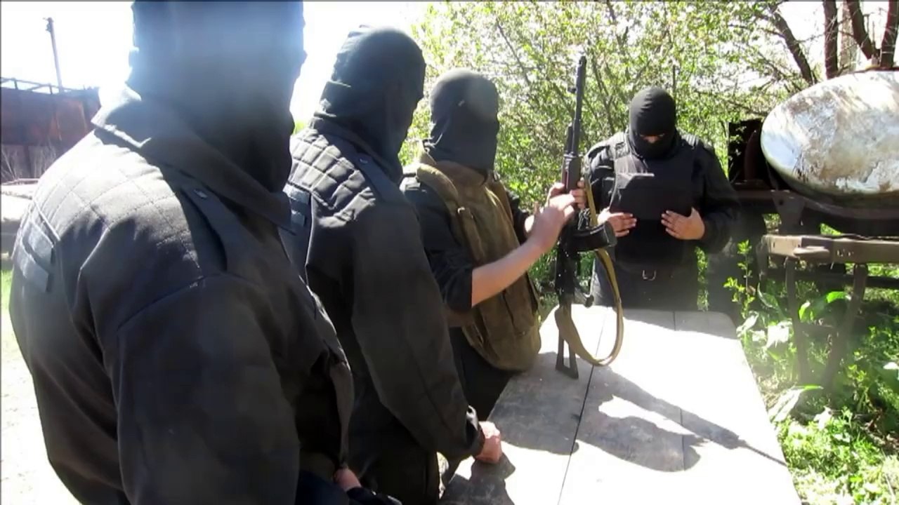 Obama warns Russia as tensions spike in Ukraine
