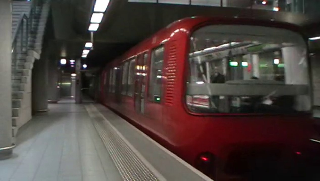 MPL85 : Départ de la station Gare de Vaise sur la ligne D du métro de Lyon
